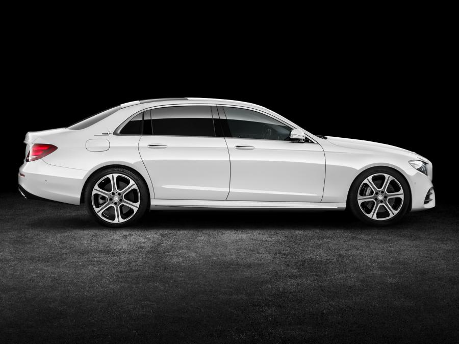  Mercedes-Benz E320 L 4Matic AMG Line 2016 года  (фото 8 из 11)